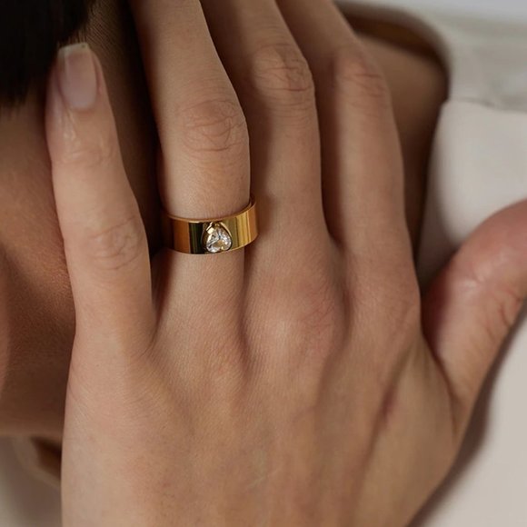 New 18K Gold Plated Solitaire Diamond Heart Ring - Picture 3 of 11